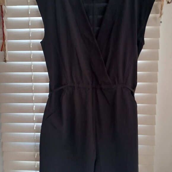 Athleta Marlow Romper Black Size XS Sleeveless Wrap Front Pockets Stretch - Picture 4 of 8
